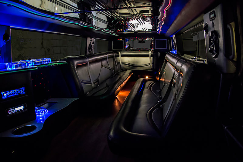 18-passenger Hummer limmo